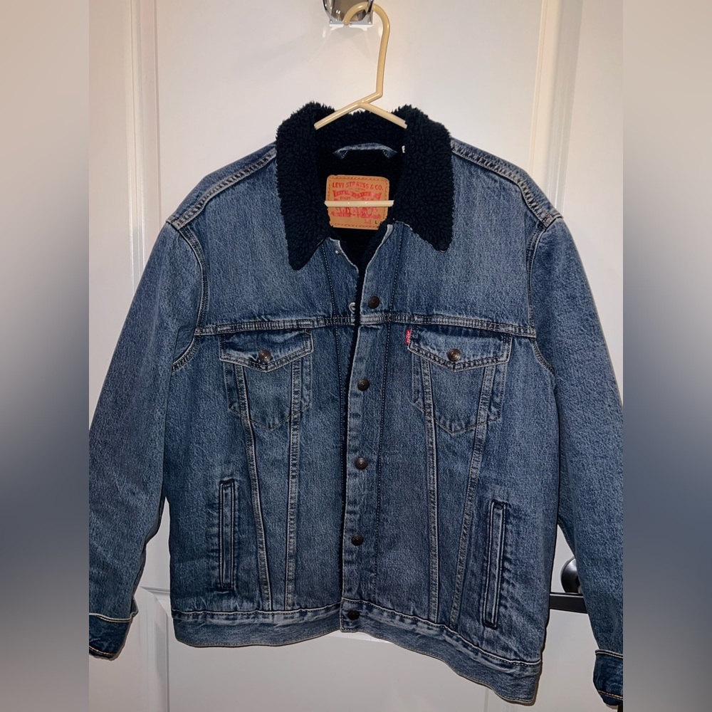 LEVIS denim jacket fuzzy lining